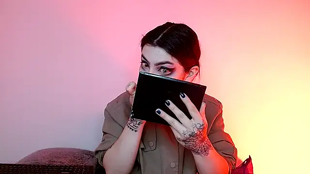 Snapshot of sophy_rock chatting on November 19, 2025, 4:51 pm sophy rock online show from November 19, 2025, 4:51 pm