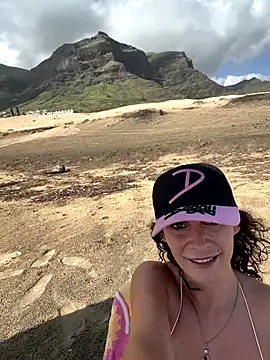 therealbeverlycious online show from October 3, 2025, 10:56 am