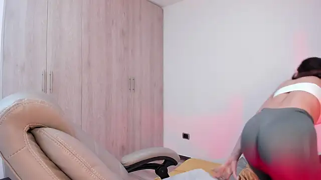 Snapshot of _miamadison chatting on October 31, 2025, 2:23 am miamadison online show from October 31, 2025, 2:23 am