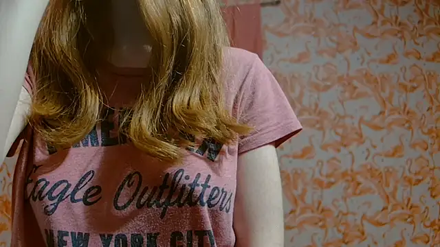 Snapshot of strawberrysmoothie chatting on December 12, 2024, 1:32 am strawberrysmoothie online show from December 12, 2024, 1:32 am