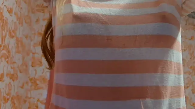 Snapshot of strawberrysmoothie chatting on October 26, 2025, 6:58 pm strawberrysmoothie online show from October 26, 2025, 6:58 pm