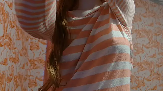 Snapshot of strawberrysmoothie chatting on October 28, 2025, 7:38 pm strawberrysmoothie online show from October 28, 2025, 7:38 pm