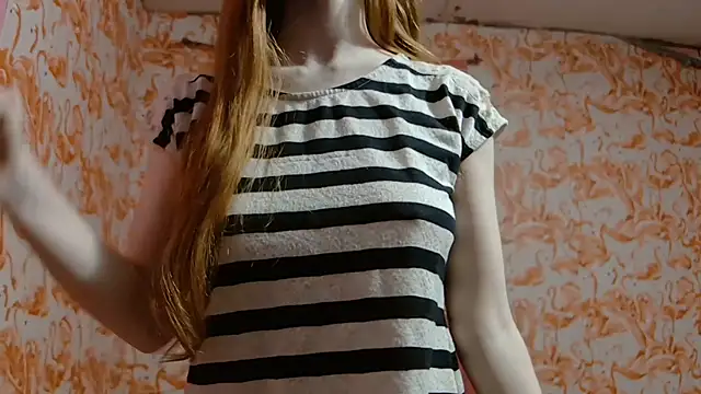 Snapshot of strawberrysmoothie chatting on November 17, 2025, 1:33 am strawberrysmoothie online show from November 17, 2025, 1:33 am