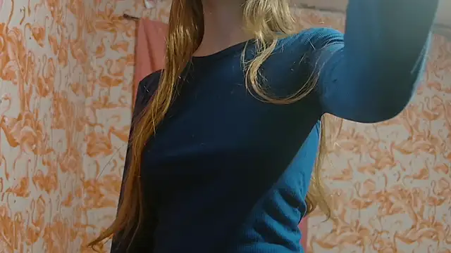 Snapshot of strawberrysmoothie chatting on December 17, 2025, 1:00 am strawberrysmoothie online show from December 17, 2025, 1:00 am