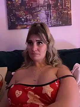 EvelynFrances online show from January 1, 2025, 11:07 pm