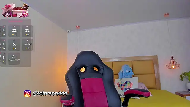 LARSONMIA online show from February 19, 2025, 12:22 pm