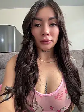 Snapshot of Roxanne_08 chatting on July 8, 2026, 6:56 pm Roxanne 08 online show from July 8, 2026, 6:56 pm