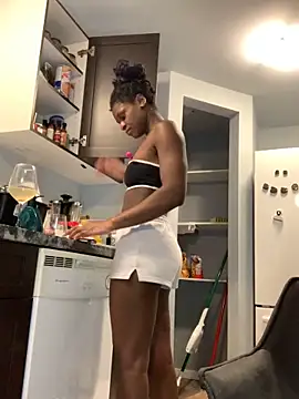 ninaperry777 online show from February 28, 2025, 5:59 am