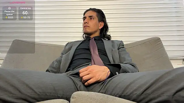 Snapshot of Tom_blunt96 chatting on February 12, 2025, 12:05 am Tom blunt96 online show from February 12, 2025, 12:05 am