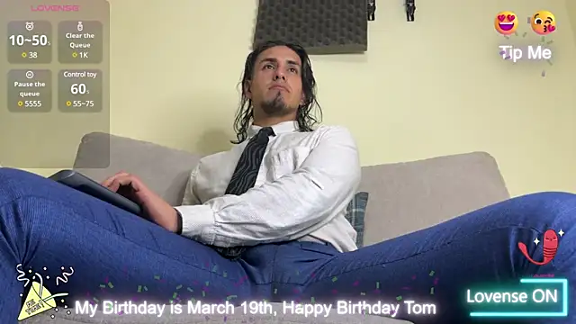 Snapshot of Tom_blunt96 chatting on March 18, 2025, 5:20 am Tom blunt96 online show from March 18, 2025, 5:20 am