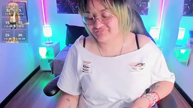 lucky-leah online show from November 11, 2025, 4:45 am