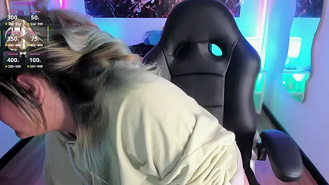 lucky-leah online show from November 25, 2025, 3:50 am