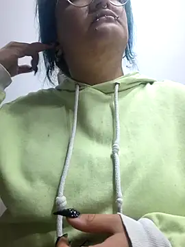 Snapshot of lucky-leah chatting on April 18, 2026, 4:16 am lucky-leah online show from April 18, 2026, 4:16 am