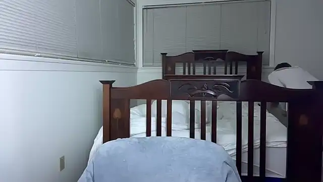 YUMIandbigWOLF online show from February 21, 2026, 4:24 am