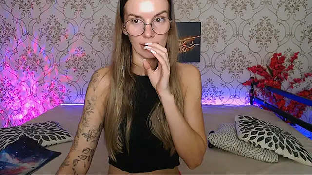 JulDoll online show from October 9, 2025, 12:19 am