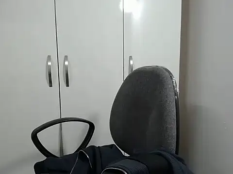 Love bug15 online show from December 17, 2024, 1:07 am