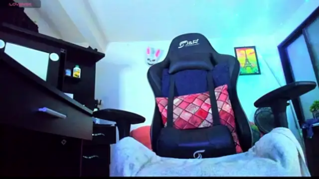 Snapshot of danitattoshot23cmc chatting on December 4, 2025, 2:21 am danitattoshot23cmc online show from December 4, 2025, 2:21 am