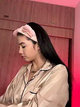 Ambar R0SSE online show from October 1, 2025, 1:00 am