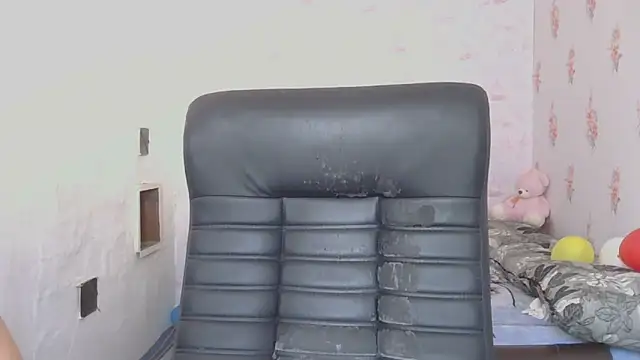 KittyyLaBeauty online show from March 8, 2025, 7:05 am