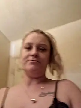 jgodbout2011 online show from April 8, 2026, 5:29 am