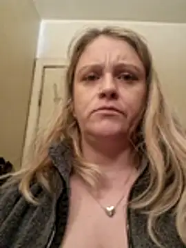 jgodbout2011 online show from April 12, 2026, 7:35 am