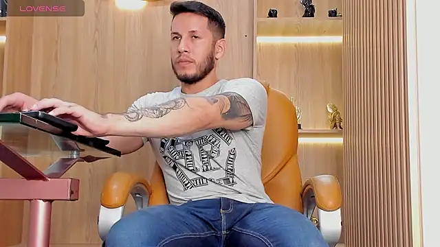 Snapshot of George_Diesell chatting on January 22, 2025, 8:17 pm George Diesell online show from January 22, 2025, 8:17 pm