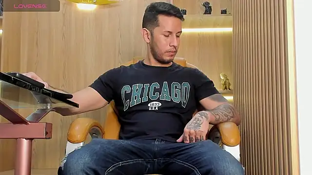 Snapshot of George_Diesell chatting on January 27, 2025, 8:28 pm George Diesell online show from January 27, 2025, 8:28 pm