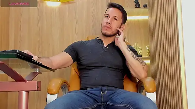 Snapshot of George_Diesell chatting on January 30, 2025, 8:31 pm George Diesell online show from January 30, 2025, 8:31 pm