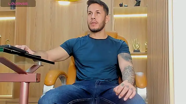 Snapshot of George_Diesell chatting on February 9, 2025, 8:13 pm George Diesell online show from February 9, 2025, 8:13 pm