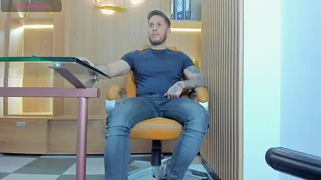 Snapshot of George_Diesell chatting on October 20, 2025, 8:42 pm George Diesell online show from October 20, 2025, 8:42 pm