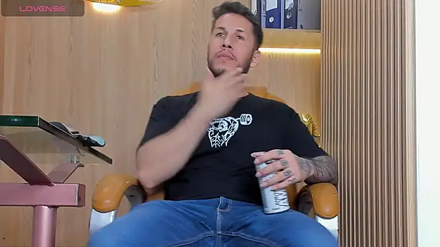 Snapshot of George_Diesell chatting on October 23, 2025, 8:40 pm George Diesell online show from October 23, 2025, 8:40 pm