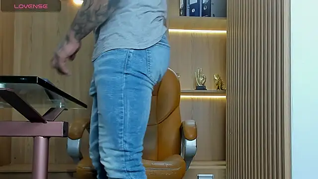 Snapshot of George_Diesell chatting on October 24, 2025, 10:28 pm George Diesell online show from October 24, 2025, 10:28 pm