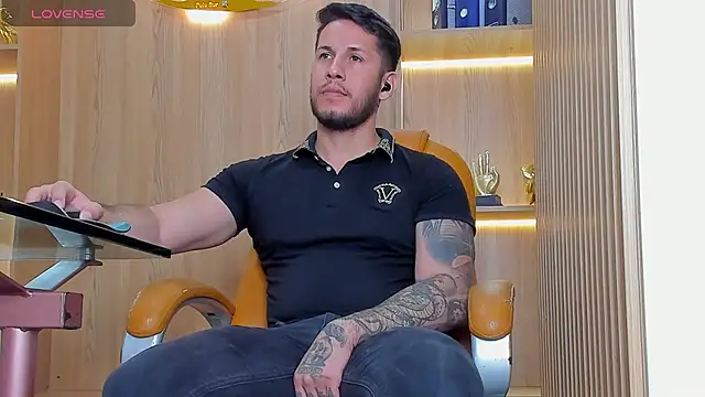 Snapshot of George_Diesell chatting on October 25, 2025, 8:58 pm George Diesell online show from October 25, 2025, 8:58 pm