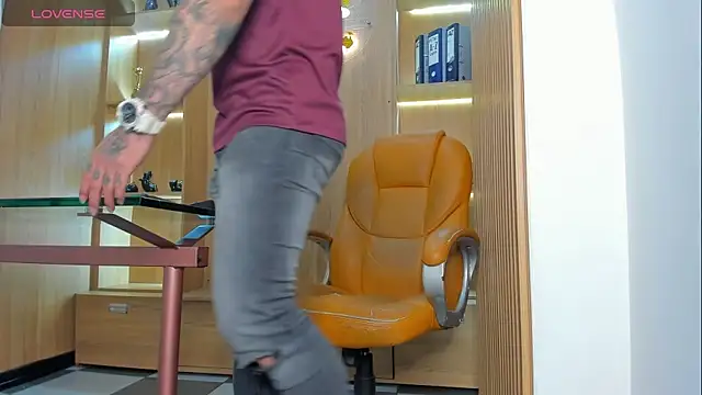 Snapshot of George_Diesell chatting on November 3, 2025, 8:32 pm George Diesell online show from November 3, 2025, 8:32 pm