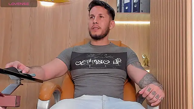 Snapshot of George_Diesell chatting on November 5, 2025, 9:04 pm George Diesell online show from November 5, 2025, 9:04 pm