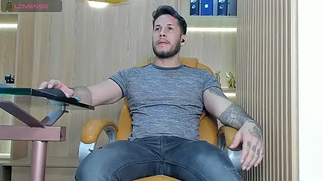 Snapshot of George_Diesell chatting on November 9, 2025, 8:18 pm George Diesell online show from November 9, 2025, 8:18 pm