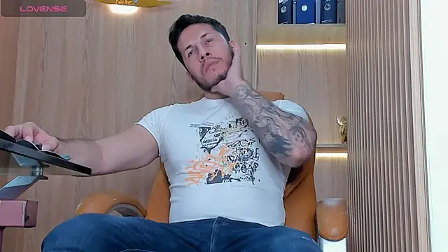 Snapshot of George_Diesell chatting on November 15, 2025, 9:00 pm George Diesell online show from November 15, 2025, 9:00 pm