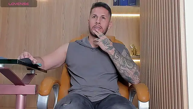 Snapshot of George_Diesell chatting on November 25, 2025, 9:26 pm George Diesell online show from November 25, 2025, 9:26 pm