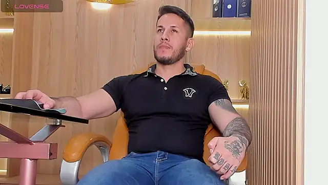 Snapshot of George_Diesell chatting on November 29, 2025, 8:23 pm George Diesell online show from November 29, 2025, 8:23 pm