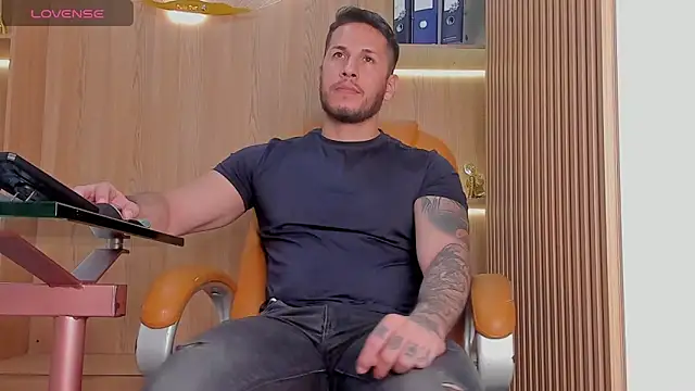 Snapshot of George_Diesell chatting on December 2, 2025, 9:21 pm George Diesell online show from December 2, 2025, 9:21 pm