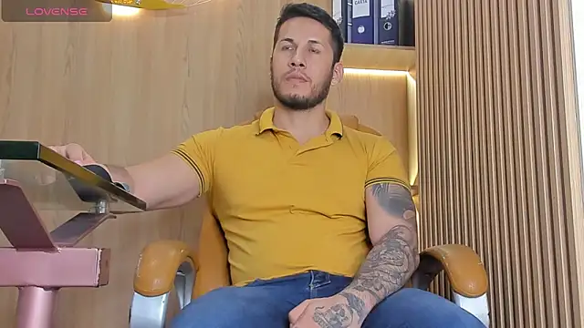 Snapshot of George_Diesell chatting on December 13, 2025, 9:09 pm George Diesell online show from December 13, 2025, 9:09 pm