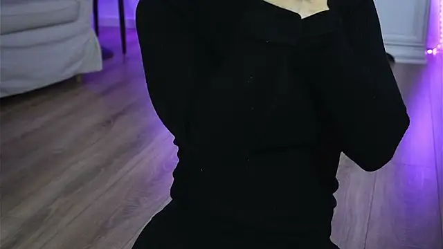 ivyleague  online show from February 8, 2026, 6:11 pm