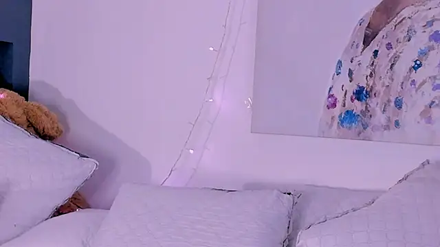 rosemonrooe online show from February 18, 2025, 9:09 pm