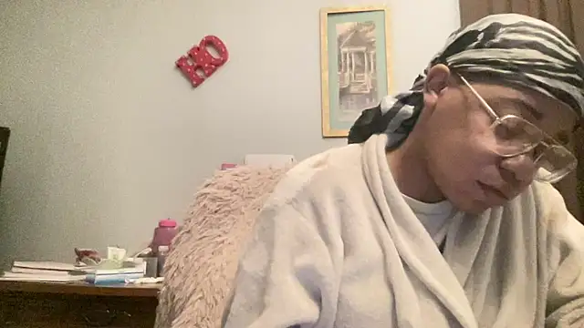 MommyConfident online show from December 13, 2025, 9:20 pm