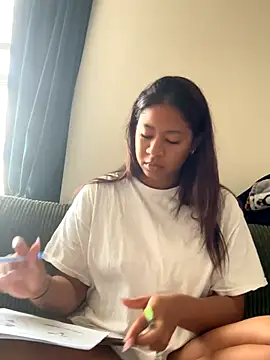 VanessaBling online show from November 14, 2025, 4:06 pm