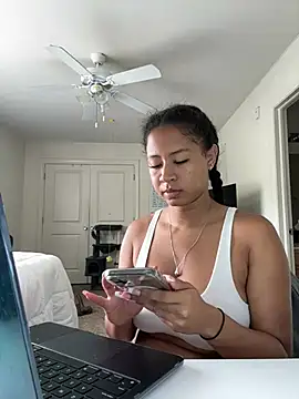 Snapshot of VanessaBling chatting on June 27, 2026, 2:44 pm VanessaBling online show from June 27, 2026, 2:44 pm