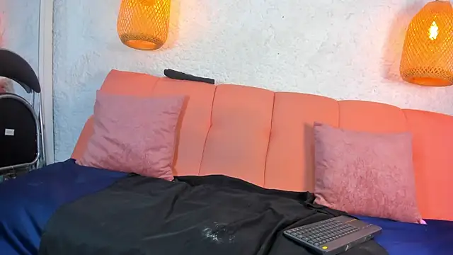 emiily s online show from November 20, 2025, 12:05 pm