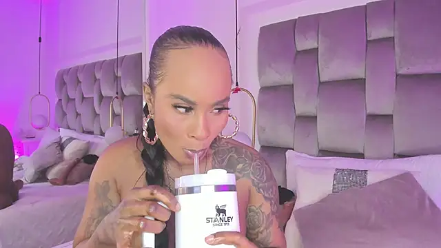 PamelaMendez  online show from February 6, 2025, 5:46 am