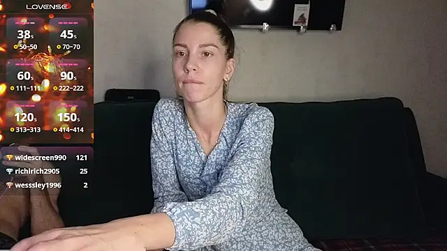 Snapshot of FoxLoveBasik chatting on February 23, 2025, 5:39 pm FoxLoveBasik online show from February 23, 2025, 5:39 pm