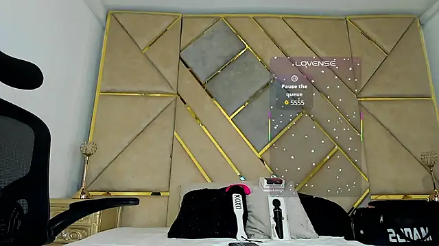 AmberAdams  online show from September 30, 2025, 4:12 pm